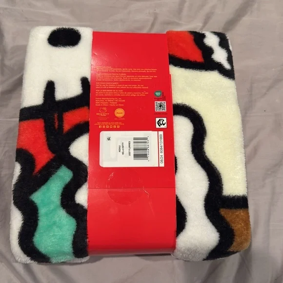 Hello Kitty just flurries silky soft throw blanket 40” x 50” NWT - Picture 3 of 4